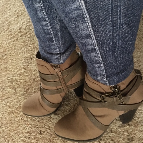 Boots - Picture 3 of 3